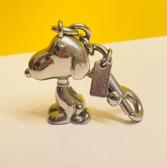 Coach x Peanuts Snoopy Keychain/ Bag Charm - Picture 14 of 16